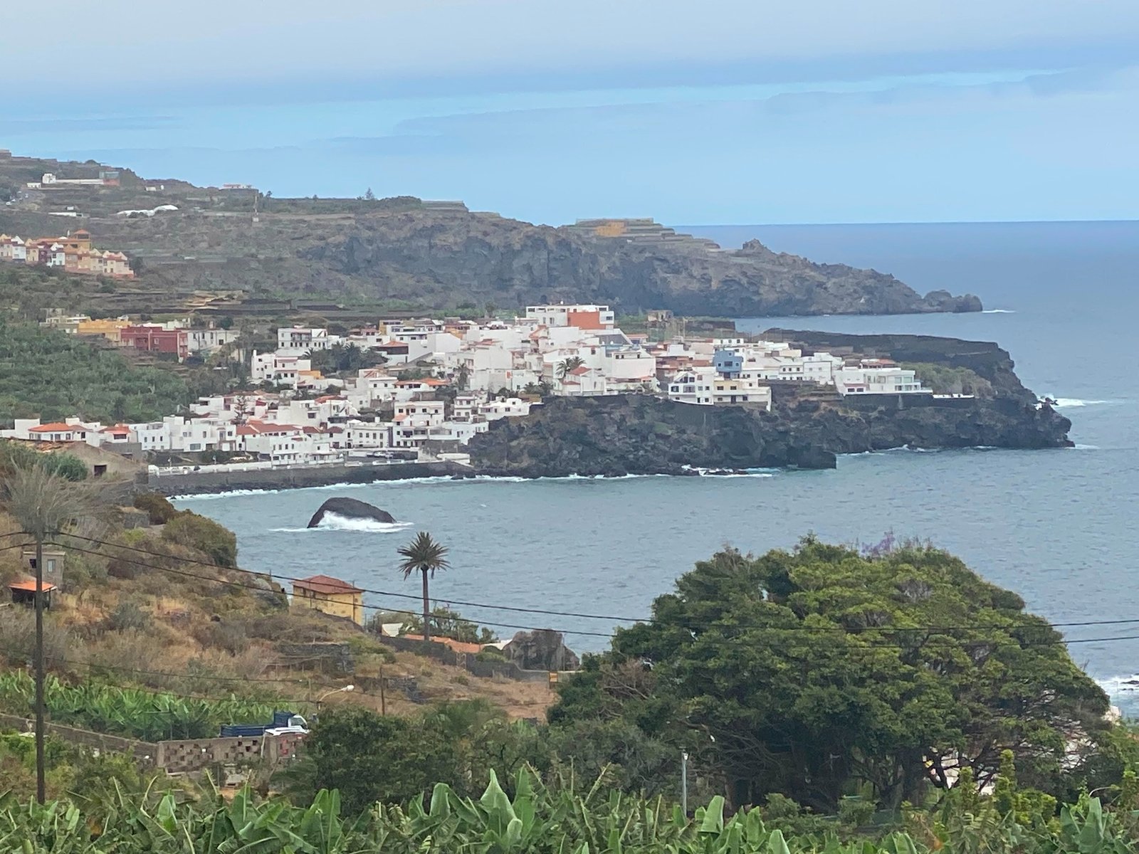 Vista del pueblo y el mar